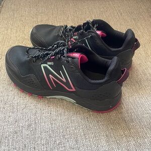 New Balance Women's Black and Pink Athletic Shoes